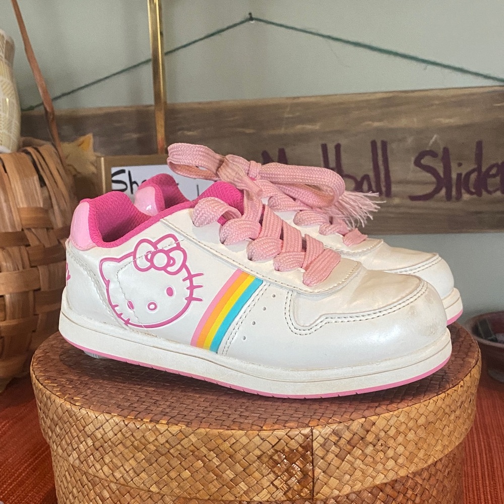 Hello Kitty Sanrio Court Sneakers with Hello Kitty graphic Size 13 Kids